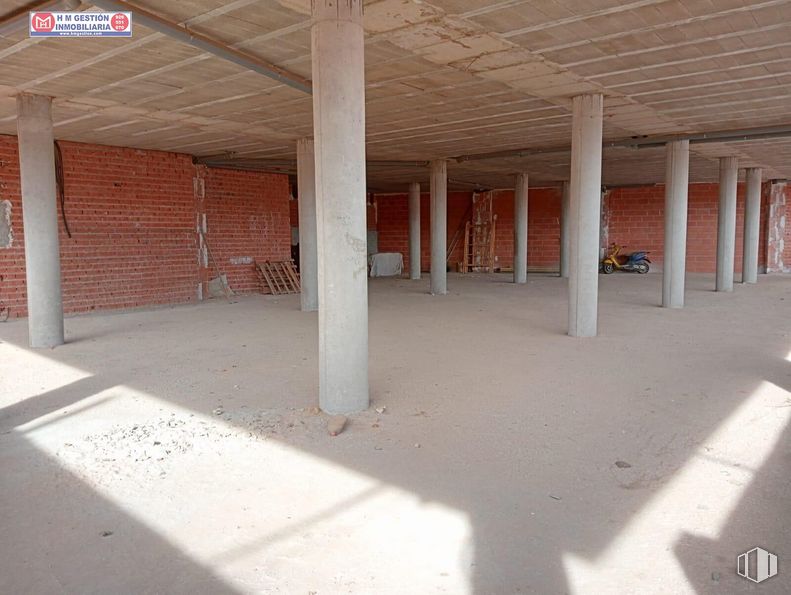 Local en venta en Zona centro, Madridejos, Toledo, 45710 con madera, suelos, suelo, sombra, hall, espacio público, material compuesto, material de construcción, techo y tintes y matices alrededor