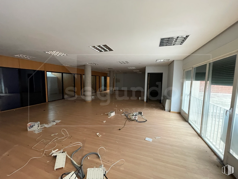 Retail for sale at Calle Escuelas Católicas, 1, Las Rozas de Madrid, Madrid, 28230 with hall, flooring, interior design, wood, floor, fixture, hardwood, ceiling, building and glass around