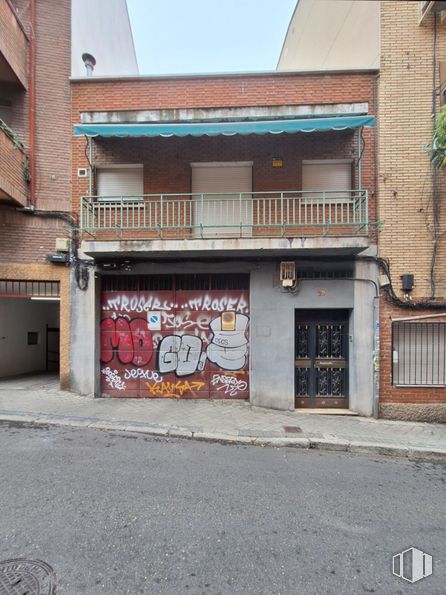 Suelo en venta en Calle Alfalfa, Tetuán, Madrid, 28029 con puerta, pared, material compuesto, pintura, albañilería, ladrillo, hormigón, graffiti y arte callejero alrededor