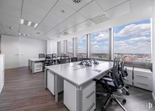 Oficina en alquiler en Edificio Cuzco IV, Paseo Castellana, 141, Tetuán, Madrid, 28046 con silla, mesa, mueble, propiedad, edificio, nube, ventana, cocina, diseño de interiores y cielo alrededor