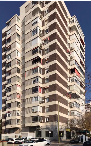 Retail for rent at Calle Villa de Marín, 1, Fuencarral - El Pardo, Madrid, 28029 with building, sky, daytime, property, photograph, window, white, wheel, tire and infrastructure around