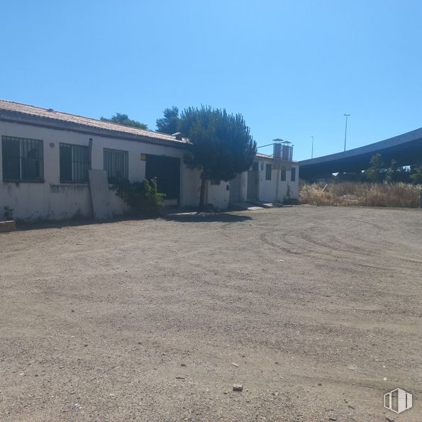 Nave en venta en Zona industrial, Fuenlabrada, Madrid, 28944 con casa, ventana, cielo, superficie de la carretera, asfalto, lote de terreno, paisaje, llano, árbol y carretera alrededor