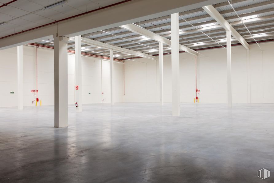 Industrial for rent at PAL M-40 , Villaverde, Madrid, 28041 with floor, flooring, hall, parking, building, ceiling, concrete, space, glass and column around