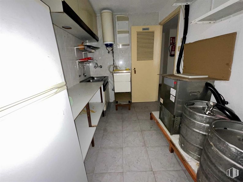 Local en venta en Calle Mequinenza, San Blas - Canillejas, Madrid, 28022 con puerta, accesorio, suelos, habitación, máquina, viajes en avión, edificio, vehículo, techo y avión alrededor