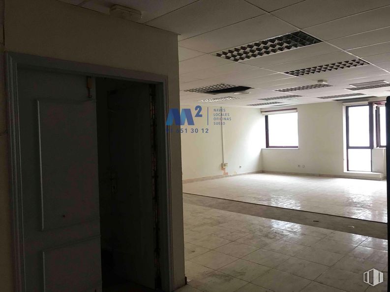 Oficina en venta en Zona centro, Alcobendas, Madrid, 28100 con ventana, armario, accesorio, piso, pavimento, pasillo, casa, puerta, edificio y tintes y sombras alrededor