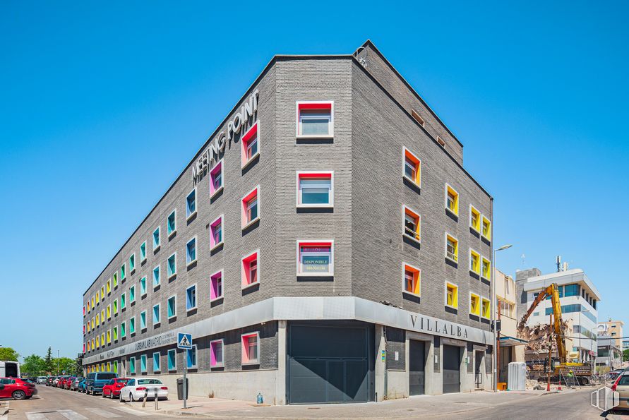 Oficina en alquiler en Calle Manuel Tovar, 42, Fuencarral - El Pardo, Madrid, 28034 con edificio, cielo, propiedad, ventana, neumático, rueda, coche, diseño urbano, bloque de torres y condominio alrededor