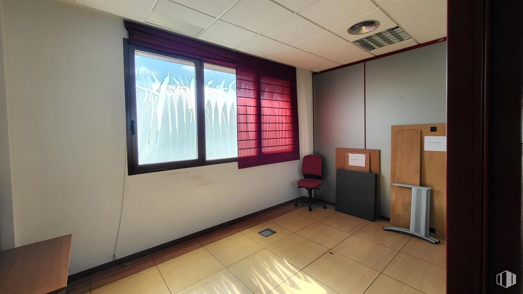 Oficina en alquiler en Calle Albasanz, San Blas - Canillejas, Madrid, 28037 con ventana, silla, mueble, edificio, accesorio, interiorismo, madera, sombra, televisión y suelos alrededor