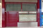 Retail for rent at Calle Balasar Gracián, 3, Segovia, 40006 with window, door, red, composite material, metal, building material, glass, design, wood stain and gate around