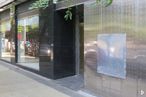 Retail for sale at Calle San Bernardo, 122, Chamberí, Madrid, 28015 with building, shade, road surface, house, door, urban design, sidewalk, facade, tints and shades and glass around