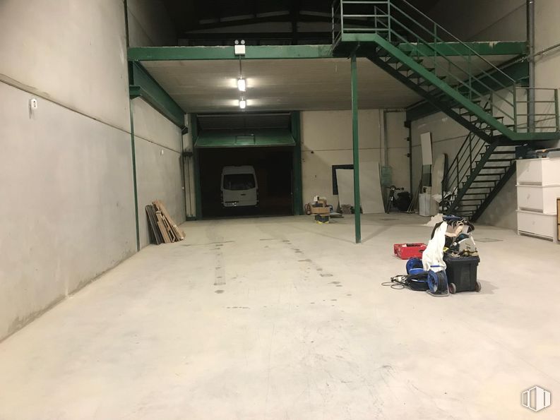 Industrial for sale at Zona industrial, Yuncos, Toledo, 45210 with luggage & bags, flooring, floor, ceiling, hall, basement, shelving, cleanliness and garage around