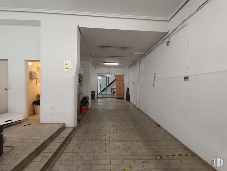 Local en venta en Calle Londres, Salamanca, Madrid, 28028 con suelos, hall, suelo, accesorio, puerta, madera, techo, espacio, hormigón y mesa de trabajo alrededor