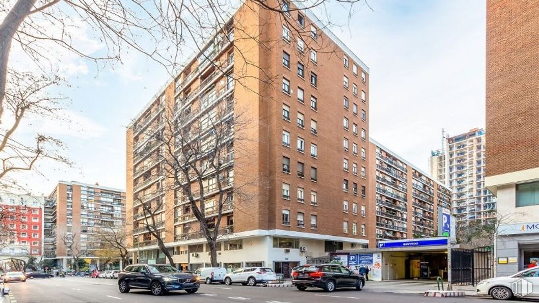 Local en alquiler y venta en Calle Rodríguez San Pedro, 8, Chamberí, Madrid, 28015 con coche, edificio, cielo, propiedad, rueda, vehículo, nube, ventana, infraestructura y condominio alrededor