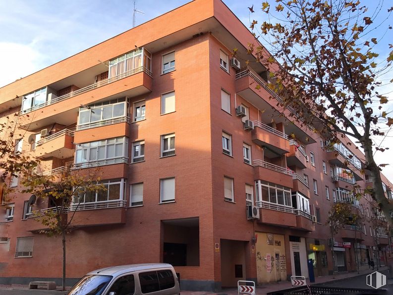 Local en venta en Plaza Hermano Ramón Quiroga, 1, Valdemoro, Madrid, 28342 con coche, ventana, edificio, cielo, vehículo terrestre, propiedad, vehículo, neumático, rueda y árbol alrededor