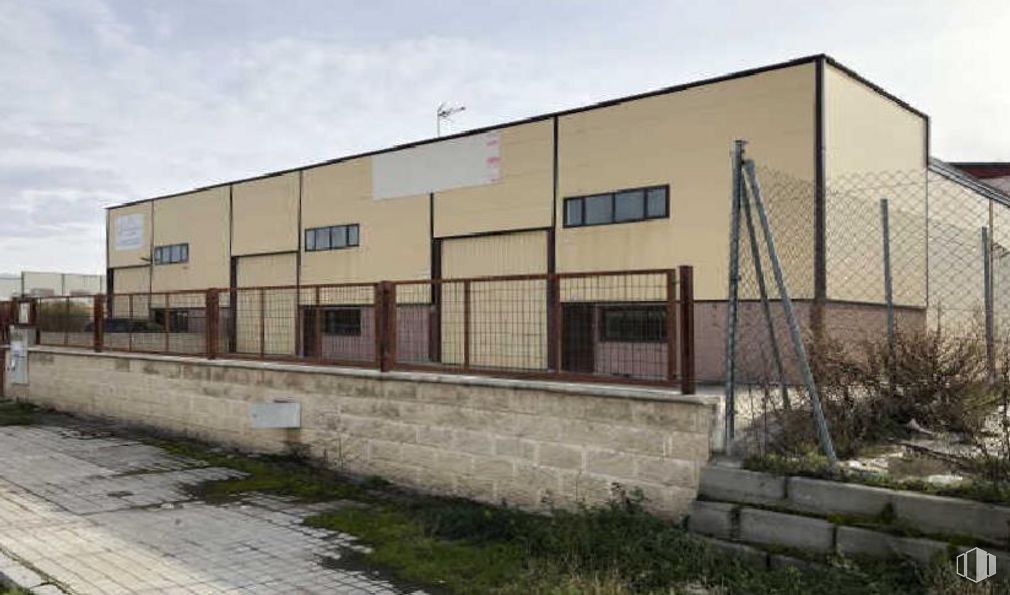 Industrial for sale at Calle Insula de Barataria, Toledo, 45006 with building, plant, window, sky, cloud, land lot, urban design, brick, facade and brickwork around