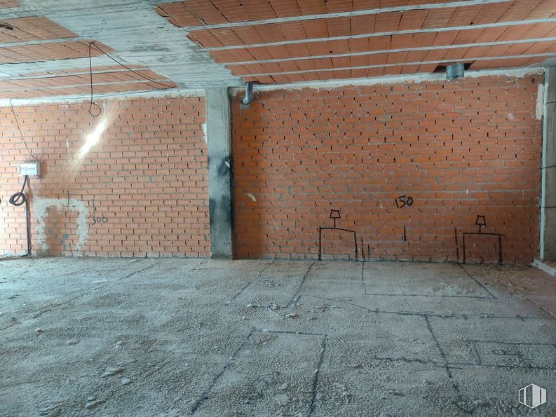 Retail for sale at Calle Cuba, 48, San Martín de la Vega, Madrid, 28330 with wall, floor, flooring, brickwork, brick, composite material, concrete, ceiling, building material and plaster around