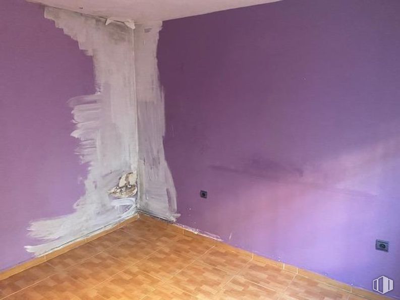 Retail for sale at Calle Villajimena, Vicálvaro, Madrid, 28032 with wall, flooring, pink, floor, purple, paint, plaster and wood flooring around