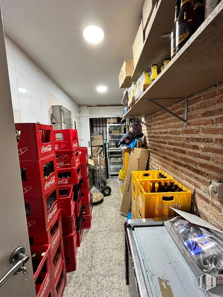 Local en alquiler y venta en Calle Sor Livia Alcorta, 1, Illescas, Toledo, 45200 con estantería, suelos, estante, suelo, techo, caja, sótano, contrachapado, caja de envío y envases de cartón alrededor