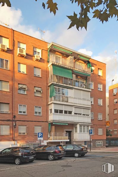 Local en alquiler y venta en Calle Cañada, 8, Alcorcón, Madrid, 28922 con coche, edificio, nube, cielo, neumático, rueda, propiedad, día, ventana y vehículo alrededor