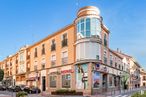 Retail for sale at Calle Manuel Sandoval, 2, Torrejón de Ardoz, Madrid, 28850 with building, sky, window, plant, street light, urban design, cloud, tire, commercial building and facade around