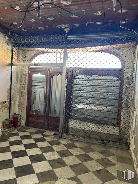 Local en venta en Calle Pablo Iglesias, Arganda del Rey, Madrid, 28500 con puerta, madera, accesorio, edificio, suelos, suelo de baldosas, suelo, tintes y matices, techo y fachada alrededor