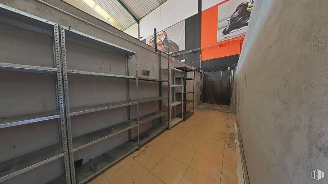 Industrial for sale at Calle Estaño, s/n, Illescas, Toledo, 45200 with bookcase, wood, flooring, composite material, engineering, metal, symmetry, shelving, facade and ceiling around