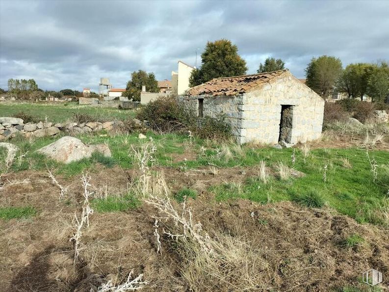 Land for sale at Vicolozano, Ávila, 05194 with house, cloud, sky, plant, property, plant community, ecoregion, natural landscape, land lot and tree around