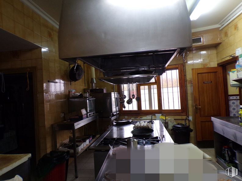 Retail for sale at Calle Convento, Tembleque, Toledo, 45780 with countertop, building, cabinetry, kitchen, kitchen appliance, interior design, wood, floor, flooring and house around