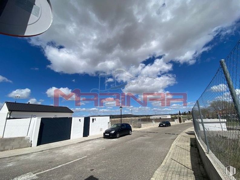 Suelo en venta en Zona Los Robles, Seseña, Toledo, 45223 con coche, espejo, nube, cielo, durante el día, superficie de la carretera, infraestructura, asfalto, vehículo y edificio alrededor