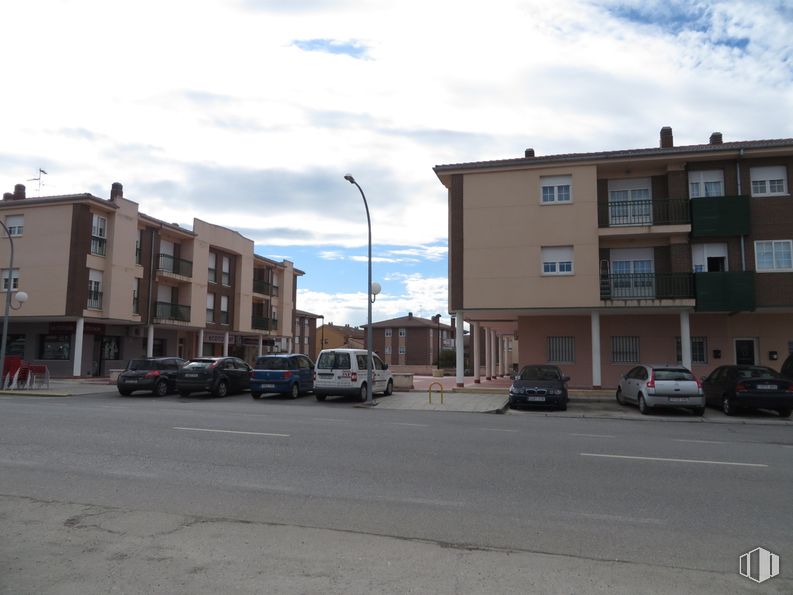 Retail for sale at Carretera Trescasas, 24, San Cristóbal de Segovia, Segovia, 40197 with car, building, window, cloud, sky, wheel, street light, tire, vehicle and road surface around