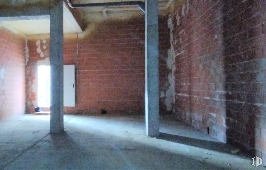 Local en alquiler y venta en Zona plaza de toros, Segovia, 40005 con propiedad, albañilería, ladrillo, piso, pavimentos, madera, material de construcción, material compuesto, accesorio y hormigón alrededor