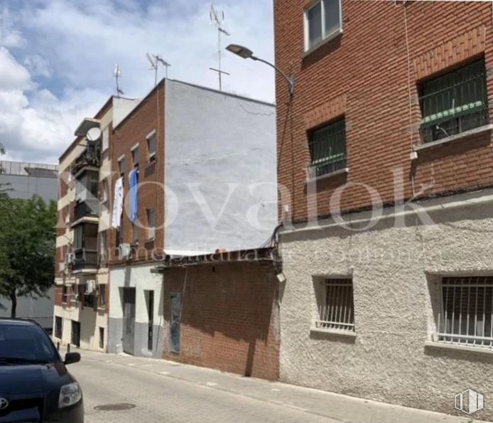 Suelo en venta en Calle San Leopoldo, Tetuán, Madrid, 28029 con ventana, coche, casa, edificio, nube, cielo, vehículo, diseño urbano, barrio y pared alrededor