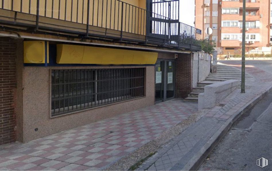 Local en venta en Fuencarral - El Pardo, Fuencarral - El Pardo, Madrid, 28035 con edificio, ventana, superficie de la carretera, diseño urbano, albañilería, madera, ladrillo, fachada, condominio y material compuesto alrededor