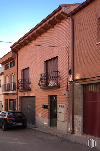 Local en alquiler en Calle Paloma, 14, Ajalvir, Madrid, 28864 con coche, puerta, ventana, rueda, neumático, cielo, vehículo, edificio, superficie de carretera y asfalto alrededor