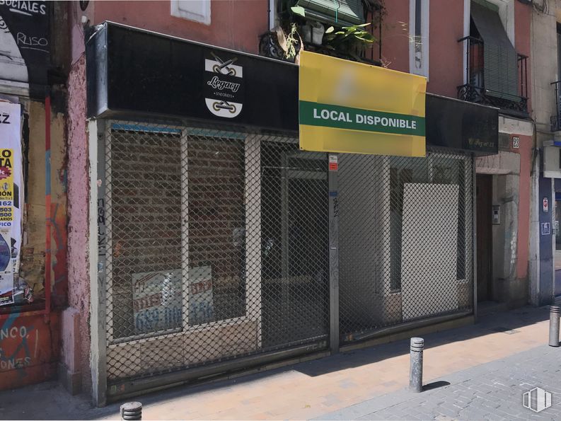 Local en alquiler y venta en Calle Pez, 23, Centro, Madrid, 28004 con edificio, accesorio, fuente, gas, fachada, ciudad, acera, madera, superficie de carretera y material compuesto alrededor