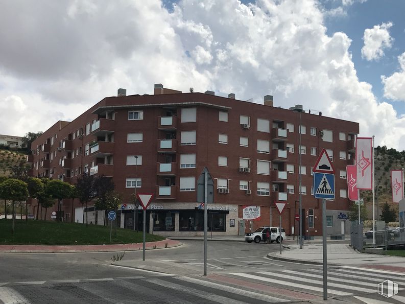 Local en venta en Avenida Berlín, 1, Arganda del Rey, Madrid, 28500 con edificio, nube, cielo, día, propiedad, ventana, luz de la calle, diseño urbano, condominio y bloque de torre alrededor