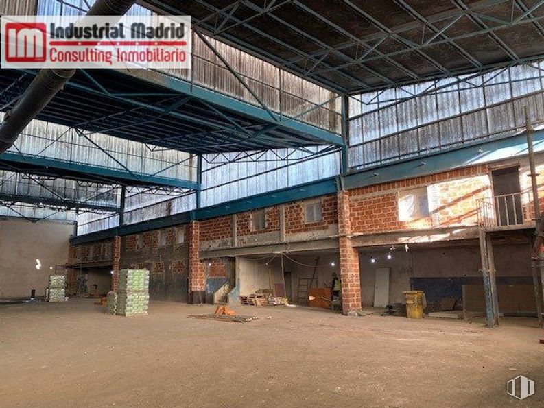 Nave en alquiler en Calle Rivas, Vicálvaro, Madrid, 28052 con edificio, accesorio, viga, pasillo, material compuesto, sombra, ciudad, edificio comercial, metal y fachada alrededor