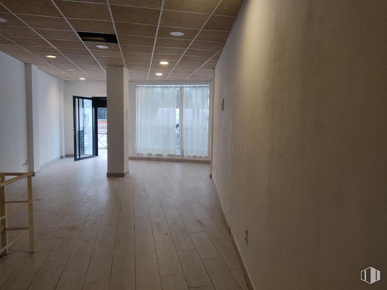 Local en venta en Calle General Ricardos, Carabanchel, Madrid, 28025 con ventana, accesorio, hall, madera, suelos, techo, vidrio, madera dura, material de construcción y apartamento alrededor