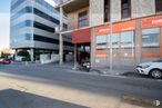 Industrial for sale at Calle Albasanz, 14 B, San Blas - Canillejas, Madrid, 28037 with building, car, tire, automotive parking light, wheel, vehicle, window, asphalt, sky and automotive tire around