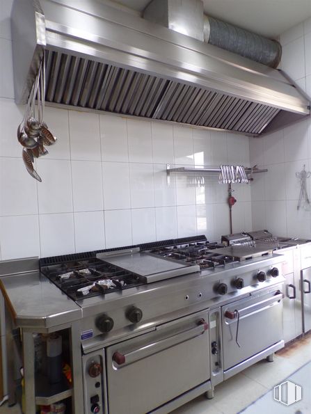 Nave en alquiler y venta en Calle Málaga, Valdemoro, Madrid, 28341 con aparato de cocina, propiedad, ebanistería, encimera, estufa de gas, cocina, cocina, electrodoméstico, alumbrado y placa de cocción alrededor