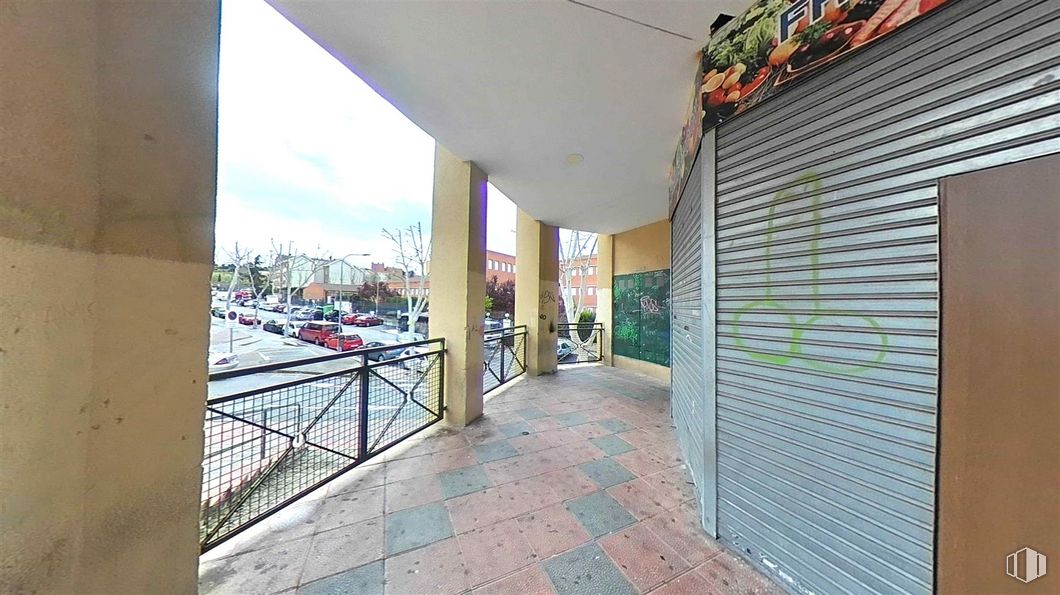 Local en venta en Plaza Colón, Arganda del Rey, Madrid, 28500 con rueda, puerta, sombra, suelo, casa, edificio, fachada, techo, diseño urbano y suelos alrededor