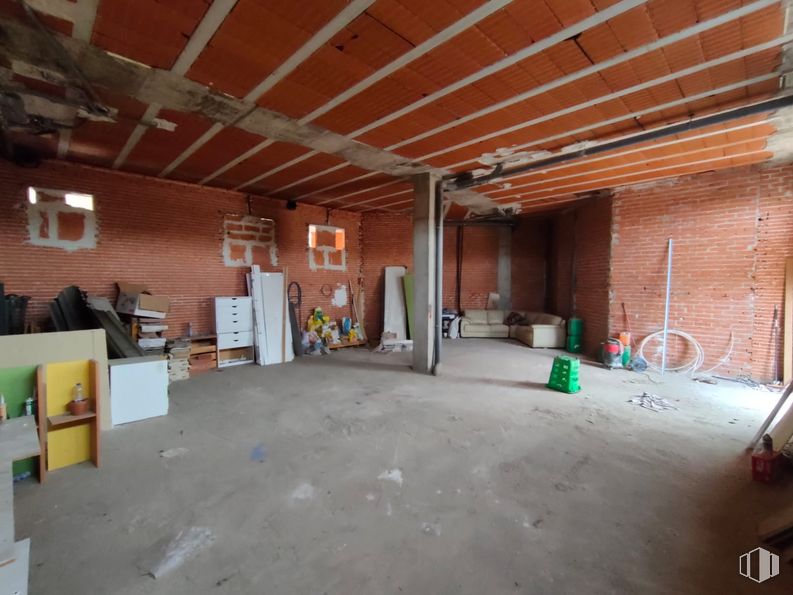 Retail for rent at Calle Fuentevaqueros, 43, Fuenlabrada, Madrid, 28944 with wood, floor, flooring, hall, ceiling, leisure, room, concrete, hardwood and house around