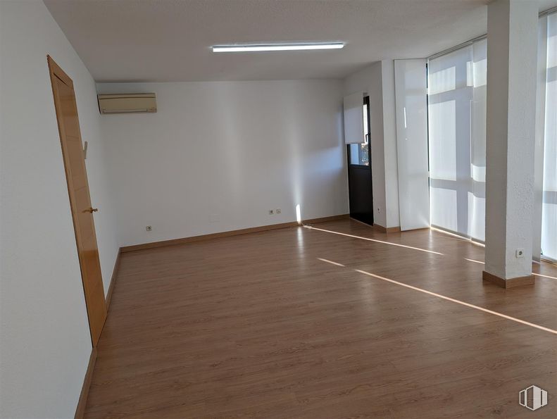 Oficina en alquiler en Calle Gran Vía, 28, Majadahonda, Madrid, 28220 con suelo, suelos, madera, suelos de madera, suelo laminado, interiorismo, habitación, madera dura, techo y suelo de baldosas alrededor