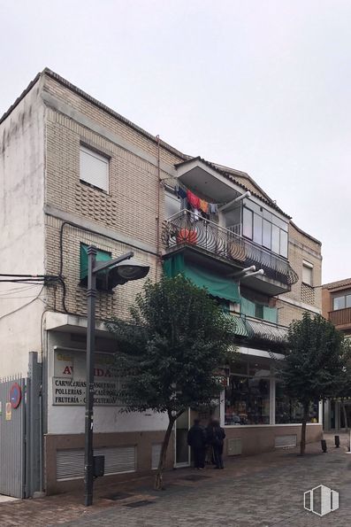 Local en alquiler y venta en Avenida de la Libertad, 11, Leganés, Madrid, 28917 con edificio, ventana, persona, cielo, planta, diseño urbano, casa, árbol, fachada y carretera alrededor