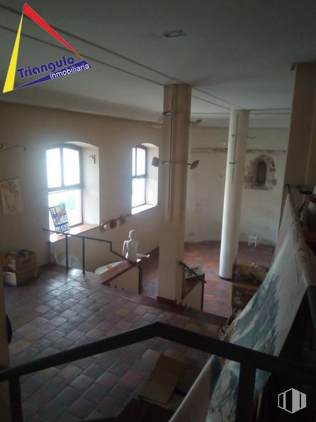 Retail for sale & for rent at Avenida Camilo José Cela, Cuéllar, Segovia, 40200 with window, property, fixture, wood, interior design, building, floor, flooring, hardwood and ceiling around