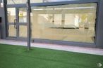 Retail for rent at Zona Európolis, Las Rozas de Madrid, Madrid, 28230 with window, shade, rectangle, grass, facade, glass, tints and shades, flooring, wood and urban design around