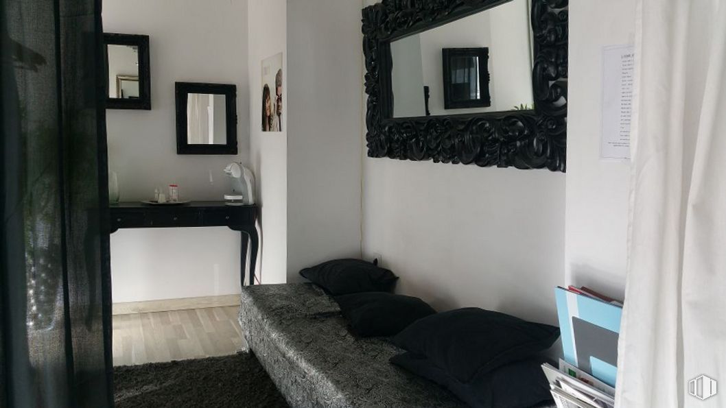 Retail for sale at Zona Ávila Sur, Ávila, 05003 with mirror, table, picture frame, building, comfort, interior design, architecture, grey, wood and floor around