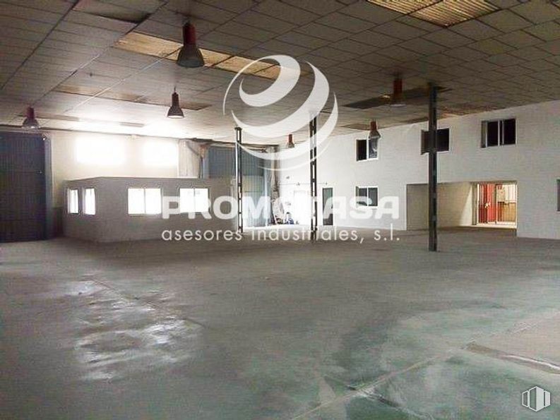 Nave en venta en Zona industrial, Paracuellos de Jarama, Madrid, 28860 con edificio, hall, suelos, tintes y matices, accesorio, techo, ventana, arte, material compuesto y habitación alrededor