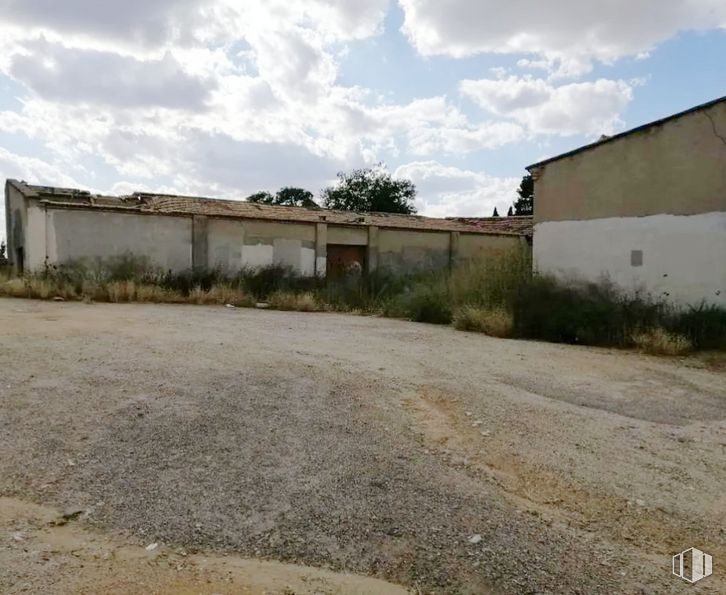 Suelo en venta en Avenida Europa, Toledo, 45003 con casa, edificio, nube, cielo, planta, superficie de la carretera, asfalto, árbol, paisaje y hierba alrededor