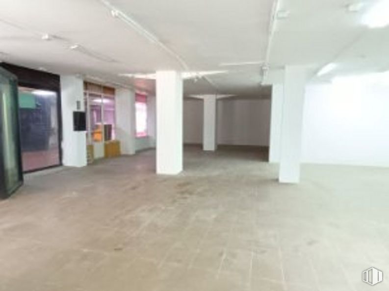 Retail for sale & for rent at Calle Lope de Vega, 47, Getafe, Madrid, 28904 with fixture, flooring, floor, hall, ceiling, building material, event, concrete, composite material and plaster around