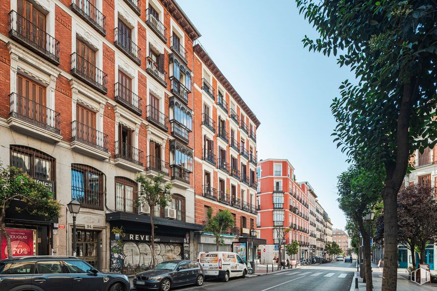 Oficina en alquiler en Glorieta Bilbao, Centro, Madrid, 28004 con coche, edificio, ventana, neumático, rueda, vehículo, cielo, árbol, infraestructura y vía pública alrededor